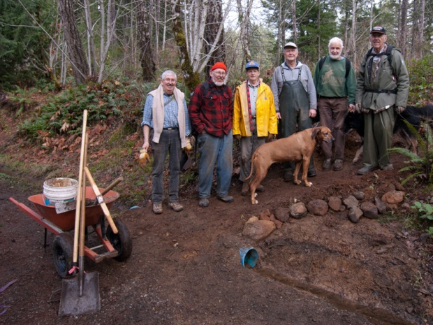 Alberni Valley Outdoor Club work part on Roger's Creek trails (and Xhosa acting like she was helping)